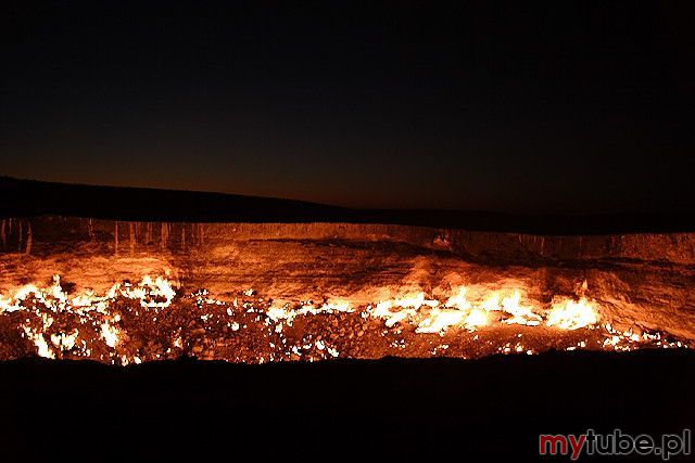 Wrota do piekła są w Uzbekistanie niedaleko miasteczka Darvaz. Historia tego miejsca liczy sobie już 35 lat. Pewnego razu geolodzy poszukiwali tu gazu. Robiąc próbne odwierty natrafili na podziemną jaskinię. Była tak wielka, że cały sprzęt...