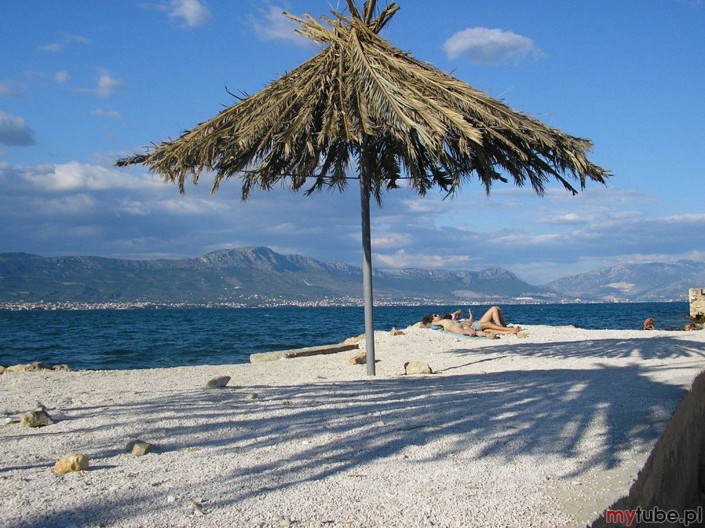Dalmacja to historyczna, chorwacka kraina, rozciągająca się wzdłuż wschodniego wybrzeża Adriatyku. Jej umowne granice wyznacza na północnym wschodzie wyspa Rab, a na południowym wschodzie - zatoka Kotor. Dalmacja, stanowiąc większość...