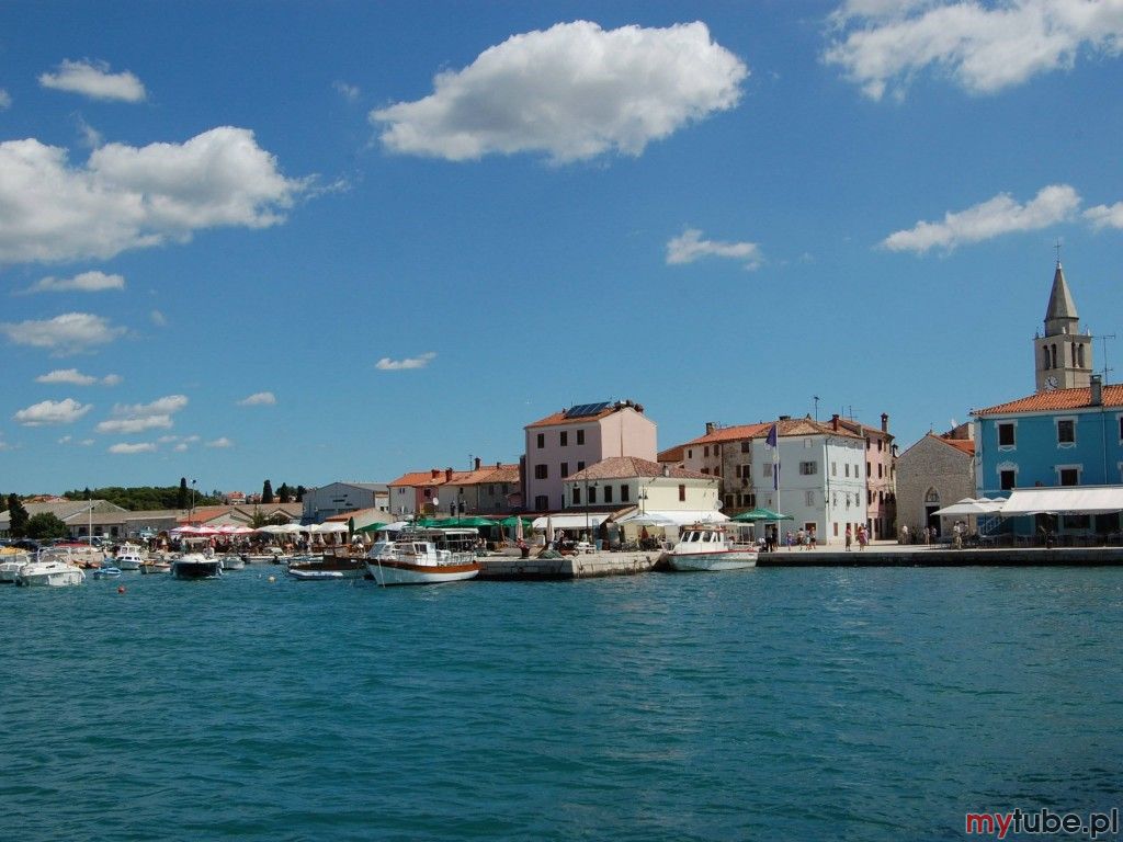 Na Półwyspie Istria nie brakuje turystycznych centrów, przepełnionych gwarem i rozmowami podróżujących. Czym jednak byłaby Chorwacja bez spokojnych zakątków, urokliwych nadmorskich osiedli i cichych, ustronnych zaułków? Jednym z nich jest...