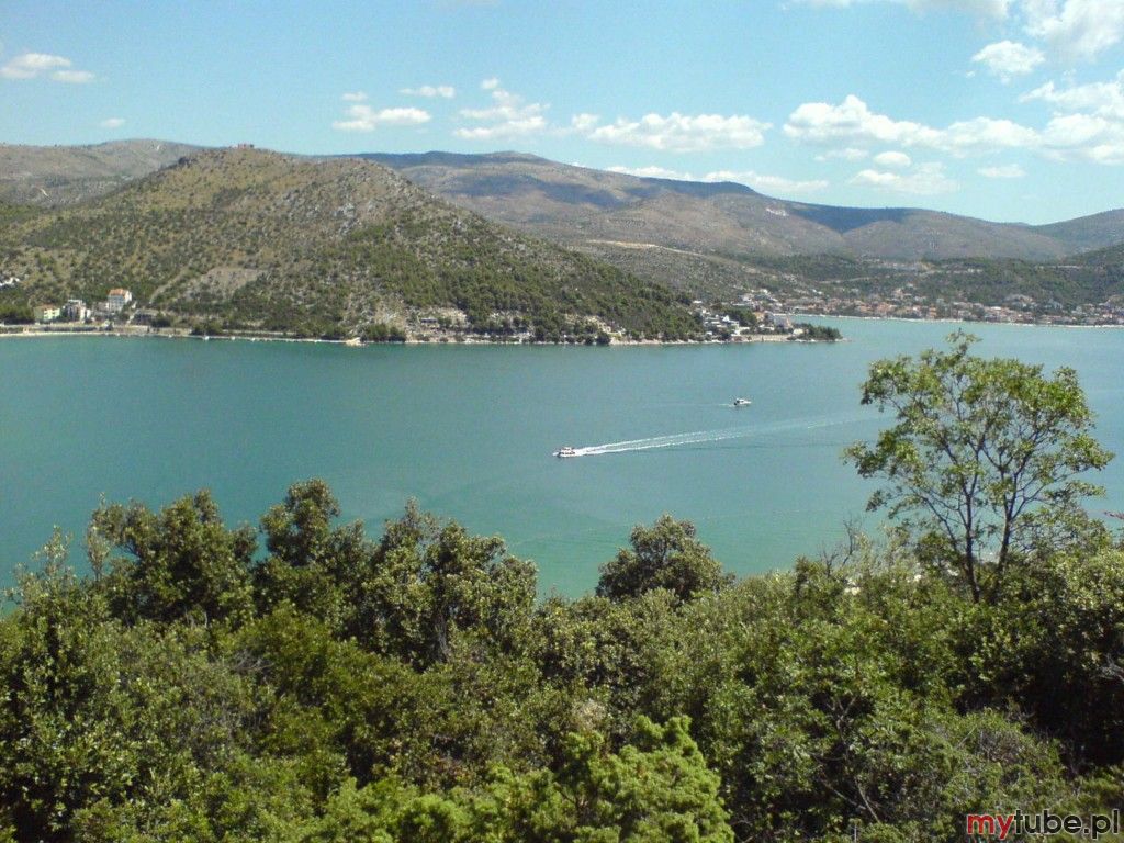 Marina to niewielka chorwacka miejscowość nadmorska położona w pobliżu dwóch niezwykle ciekawych miast - Trogiru i Splitu. Marina leży nad zatoką o tej samej nazwie i posiada ok. 1000 stałych mieszkańców. W okolicy przebiega Magistrala...