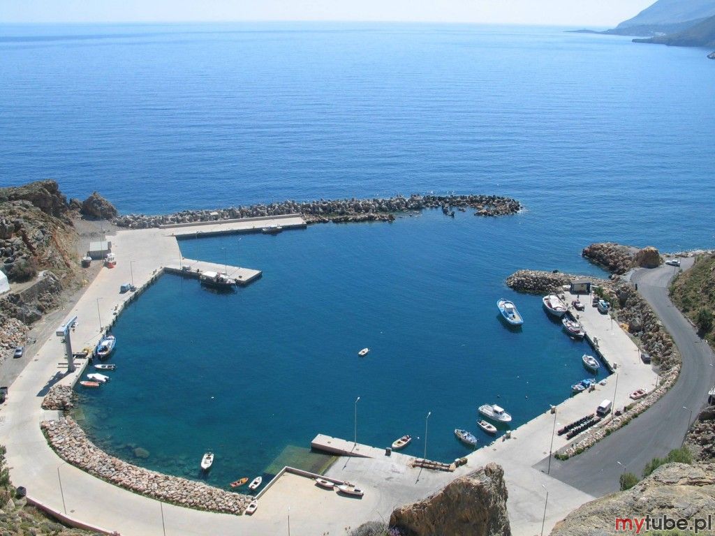 Agia Marina to piękna nadmorska wioska usytuowana w północno-zachodniej części Krety. Lokalne plaże piaszczyste oraz krystalicznie czyste wody otaczające sprawiają, że jest ona idealnym miejscem na wakacje, zarówno dla osób młodszych i...
