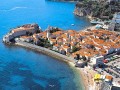 Położenie


Budva to najsłynniejsza miejscowość wypoczynkowa Czarnogóry. Malowniczo położona nad brzegiem Morza Adriatyckiego, oddzielona od wnętrza kraju pasmem górskim Lovćen Paštrovići, co roku przyciąga na swoje plaże rzesze...
