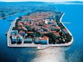 
W Chorwacji, tuż nad brzegami Morza Adriatyckiego leży Zadar - piękne miasto, idealnie dostosowane do potrzeb turystyki. Jest to jedno z ulubionych miast dalmackich, wybierane na spędzenie odprężającego urlopu, a to ze względu na liczne...