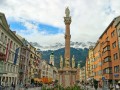 Dla wielu Innsbruck pozostaje nieporównywalny z żadnym innym ośrodkiem sportów zimowych, łączy atrakcje narciarskiego kurortu i jednego z najbardziej urzekających miast świata. Wokół miasta znajduje się sześć najsłynniejszych regionów,...