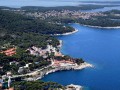 W zatoce Kvarner, pośród wód błękitnego Adriatyku, leży niewielkie, prężnie rozwijające się miasteczko turystyczne - Mali Losinj, będące największym kurortem na wyspie. Chorwacki Lošinj jest dziś dobrze prosperującym ośrodkiem...