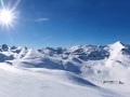 Les Deux Alpes z południowymi, słonecznymi stokami sięgającymi 3.566 m wysokości, jest jednym z najwyżej położonych na świecie terenów narciarskich na lodowcu. To eldorado dla miłośników jazdy w głębokim śniegu. Nie ulega wątpliwości,...