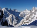 Pelvoux znajduje się w masywie górskim Écrins, położonym w środkowej części Alp Delfinackich (Alpes du Dauphiné), których najwyższym szczytem jest przepiękny Barre des Écrins (4102m n.p.m.). Góra Pelvoux była pierwszym szczytem w masywie...
